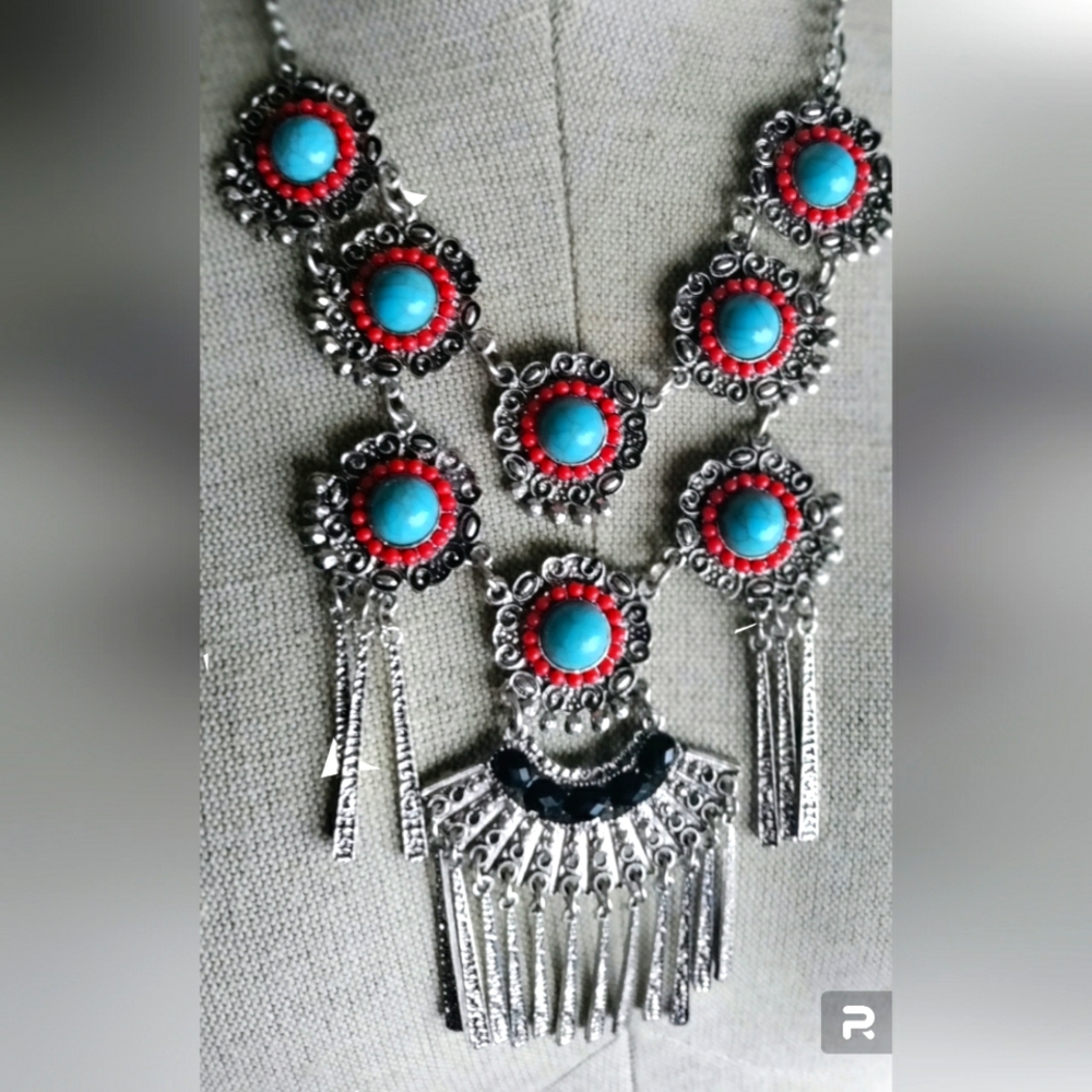Statement necklace